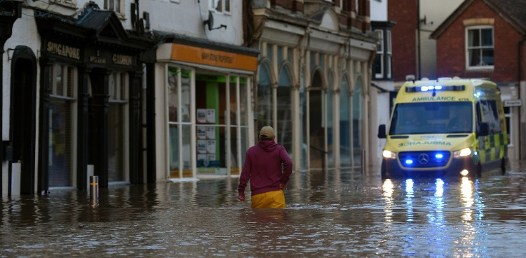 Cities in Russian Urals, west Siberia brace for worst floods